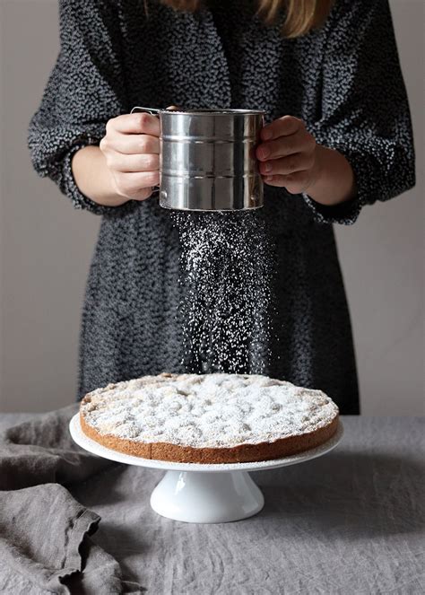 Kuchen mit Puderzucker bestäubt