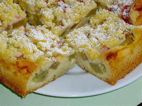 Kuchen mit Quarkcreme und Fruchtguss