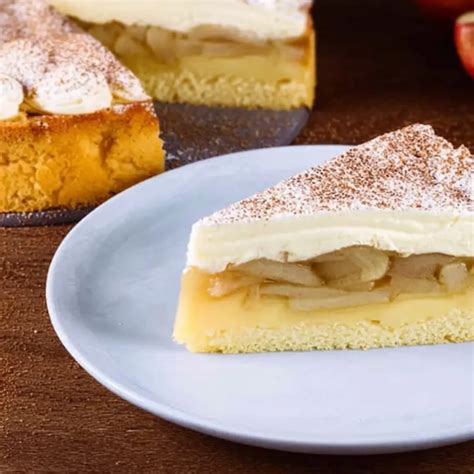 Kuchen mit Schmandcreme und Zimtbesteuung
