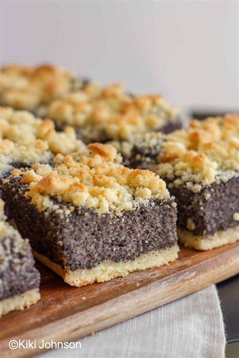 Kuchen mit Streuseln und Mohnfüllung nach dem Backen