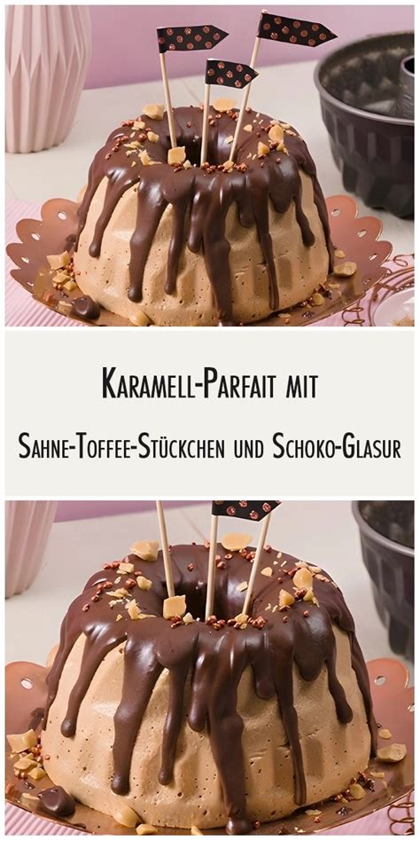 Kuchen servieren und mit Sahne und Karamell garnieren