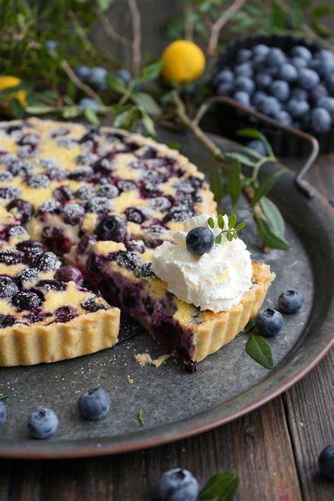 Kuchenbelegung: Heidelbeeren und Schmandguss auf Mürbeteig