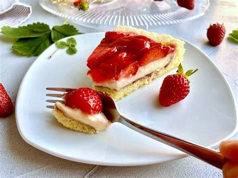 Kuchenboden und Pudding füllen