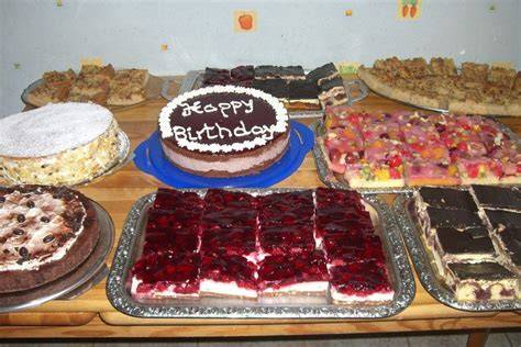 Kuchenbuffet für Kindergeburtstag - gesund & bunt