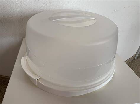 Kuchenhaube auf einem Kuchen