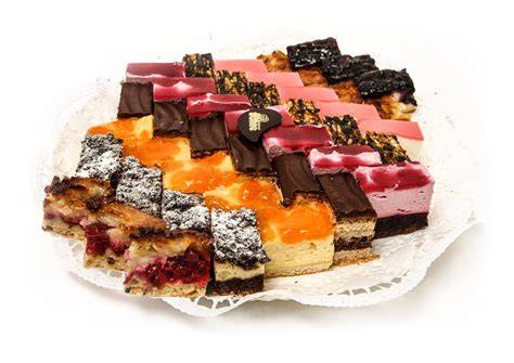 Kuchenplatte mit verschiedenen Streuselschnitten