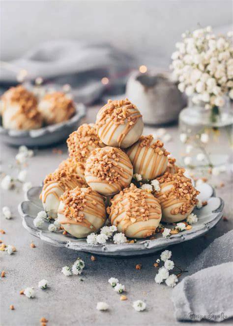 Kuchenpralinen auf Teller