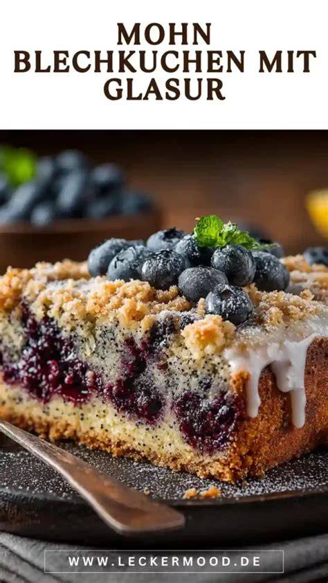 Kuchentafel mit verschiedenen Blechkuchen-Variationen: Quarkstreusel, Mohn, Obst