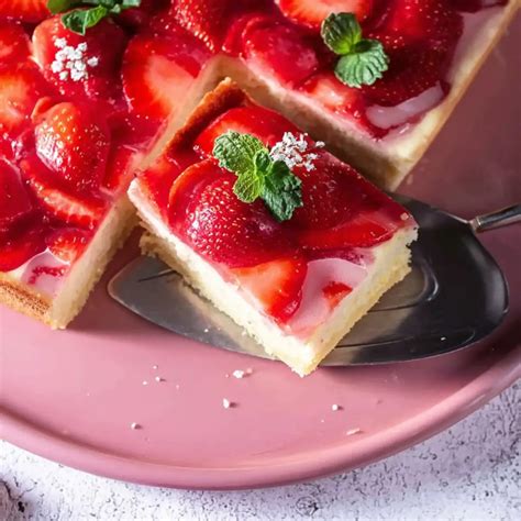 Kuchenvielfalt: Bananentorte, Erdbeerkuchen, Mandeltorte