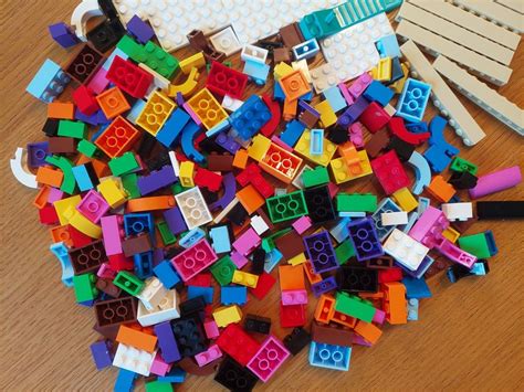 Kuchenzuschnitt für Legosteine und Einfärben des Zuckergusses