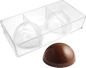 Kugel aus temperierter Schokolade auf Halbkugelform