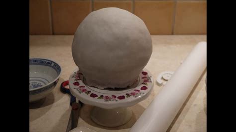 Kugel-Torte, mit Fondant bedeckte Halbkugeln