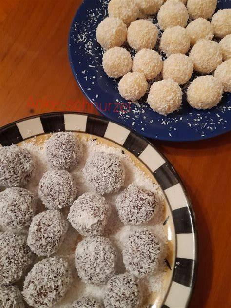 Kugeln formen und in Kokosraspeln wälzen