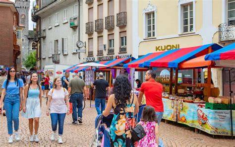 Kulinarische Maronenfeste und traditionelle Räucherhäuser im Tessin