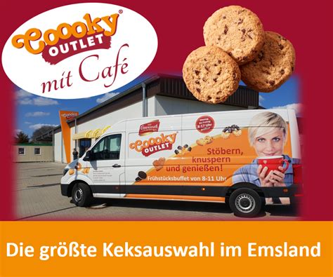 Kunden stöbern und genießen - das Coppenrath & Wiese Eis- & Tortenregal bei REWE