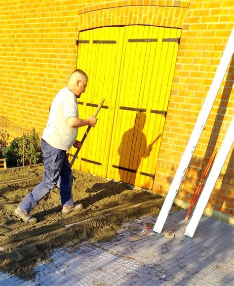 Kupferröstkessel bei der Marzipanherstellung