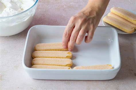 Löffelbiskuits und Tiramisu-Schichten