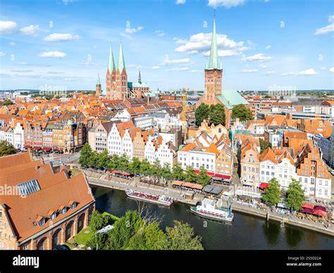 Lübeck Altstadt mit Marzipan-Motiven