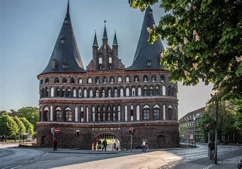 Lübecker Holstentor, Symbol der Marzipanstadt Lübeck