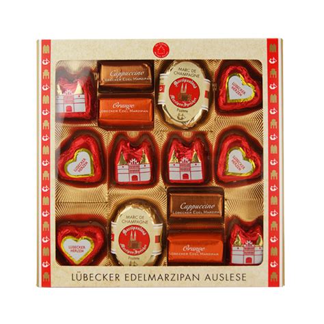 Lübecker Marzipan Speicher mit traditionellen Marzipanfiguren
