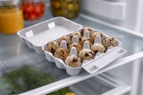 Lagerung einer Fondant-Torte im Karton im Kühlschrank