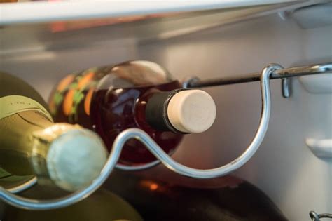 Lagerung von Likörflaschen im Kühlschrank