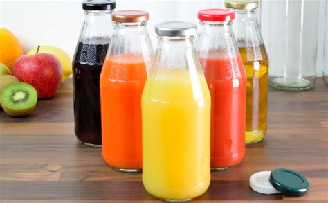 Lagerung von selbstgemachtem Saft: Flaschen mit Twist-Off-Metalldeckel und Gummirand