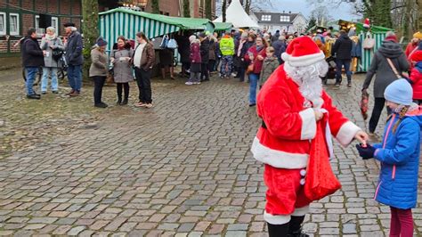 Landfrauen beim Kuchenverkauf, Bordesholm Weihnachtsmarkt