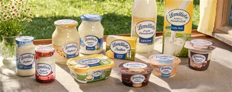 Landliebe Marmelade Gläser auf Frühstückstisch