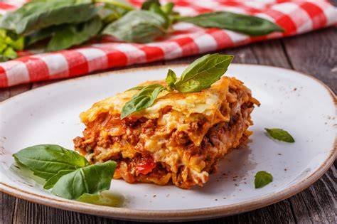 Lasagne mit reichhaltiger Bolognese-Soße