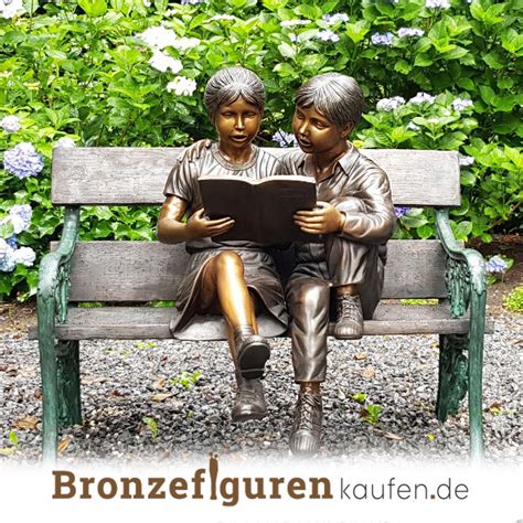 Lebensgroße Figur und Geburtstagstorte in Bronnizy