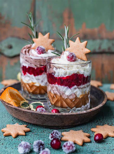 Lebkuchen Cheesecake im Glas - gestylte Schichten mit Lebkuchen, Creme und Kirschen