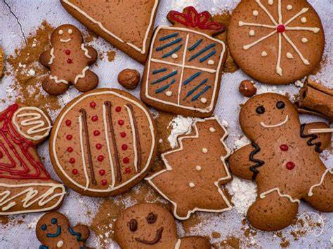Lebkuchen Kekse mit Adventskranz und Kalender