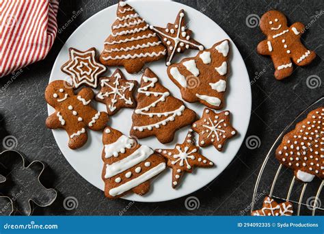Lebkuchen auf dem Weihnachtstisch, verschiedene Sorten