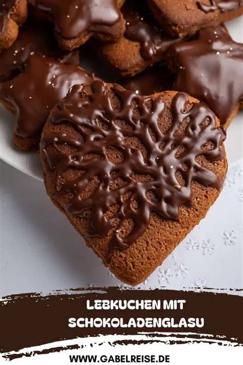 Lebkuchen beim Eintauchen in Schokoladenglasur