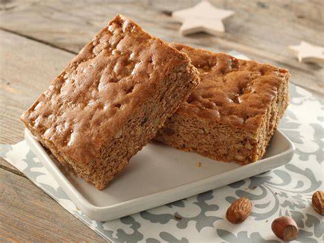 Lebkuchen mit Honig, Zutaten und Küchenutensilien
