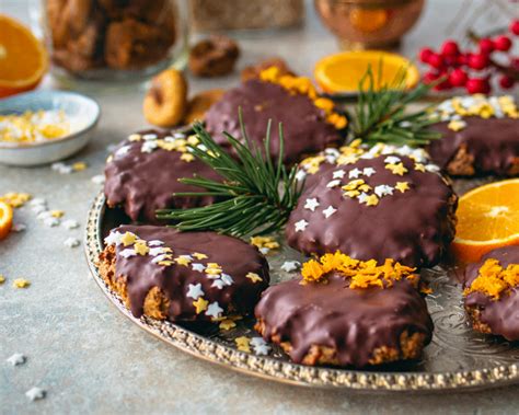 Lebkuchen mit Orangen auf Backblech