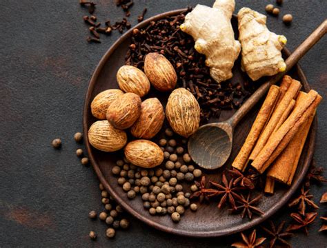 Lebkuchen-Gewürze: Zimt, Nelken, Ingwer, Muskat