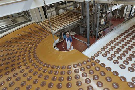 Lebkuchen-Produktion: Verpackungslinie in einem Werk