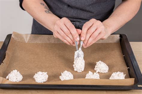 Lebkuchen-Teig auf Oblaten formen ohne Glocke