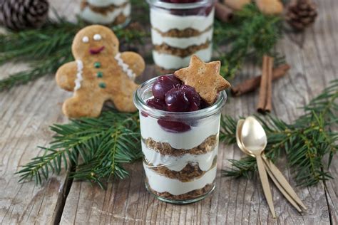 Lebkuchen-Tiramisu im Glas mit Kirschen