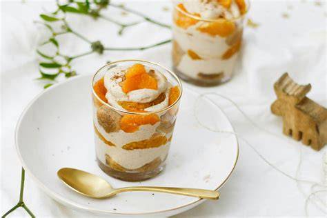 Lebkuchen-Tiramisu in Dessertgläsern mit Mandarinen