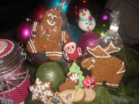 Lebkuchenfiguren, Herzen und Geschenkverpackungen