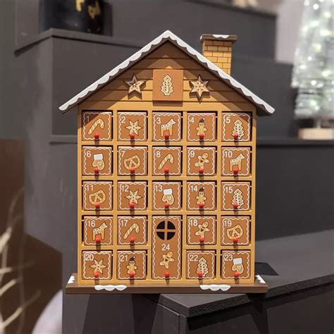 Lebkuchenhaus Adventskalender mit Zahlen und Deko