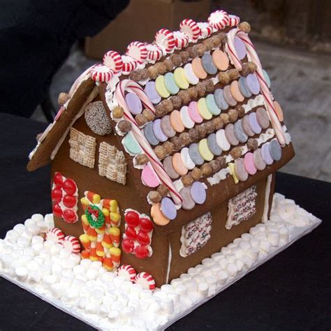 Lebkuchenhaus Kleben mit Royal Icing