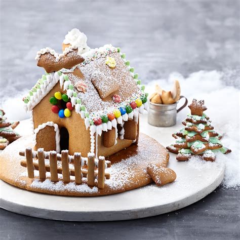 Lebkuchenhaus Zutaten und Süßigkeiten zur Dekoration