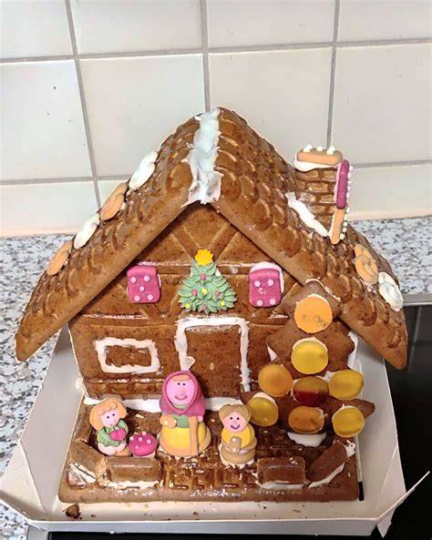 Lebkuchenhaus in Bauphasen