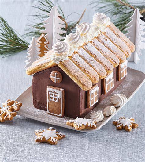 Lebkuchenhaus mit detaillierter Dach- und Vorgartendeko