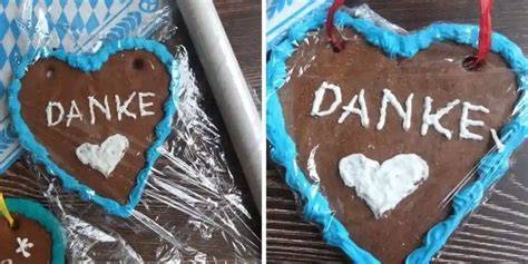 Lebkuchenherz als Geschenk verpackt