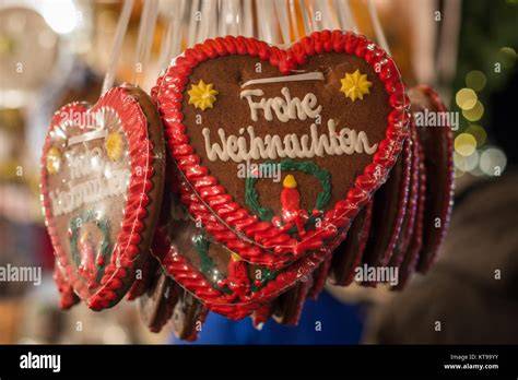 Lebkuchenherzen auf einem Wallfahrts- und Jahrmarktstand